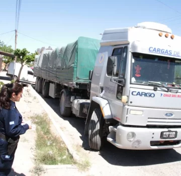 ¿Quiso colgarse de un camión y por poco no murió aplastado? ¿Quiso colgarse de un camión y por poco no murió aplastado?