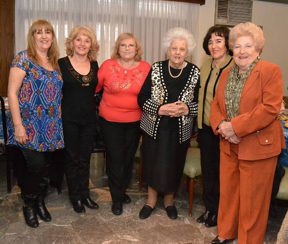 Muchas velitas para Nena Escobar Muchas velitas para Nena Escobar