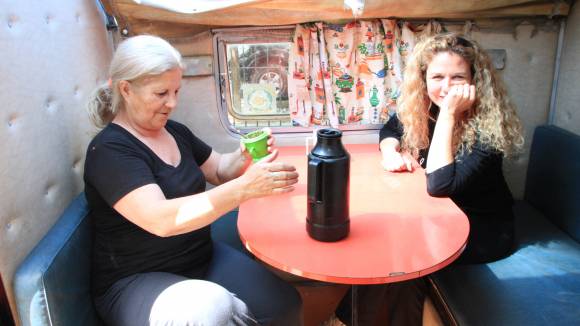 Viven en una casilla rodante en Urgencia para cuidar a un enfermo Viven en una casilla rodante en Urgencia para cuidar a un enfermo