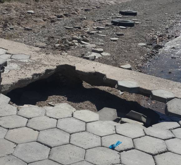 El embarcadero que reparan dos veces al año por el agua El embarcadero que reparan dos veces al año por el agua