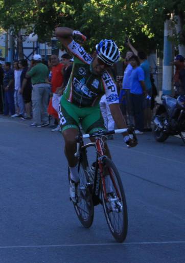 Rosas vino, vio y venció Rosas vino, vio y venció