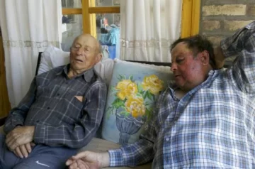 Muelen a golpes a 2 ancianos y a su hijo en violento robo Muelen a golpes a 2 ancianos y a su hijo en violento robo