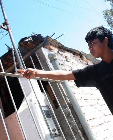 Niño electrocutado al querer subir al techo por una pelota Niño electrocutado al querer subir al techo por una pelota