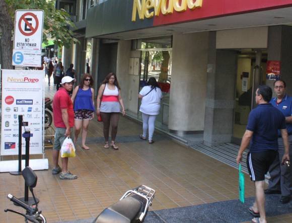 Tarjetas: menos consumo y más mora en el sector minero Tarjetas: menos consumo y más mora en el sector minero