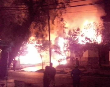 Jáchal: un incendio dejó pérdidas por casi 1 millón Jáchal: un incendio dejó pérdidas por casi 1 millón