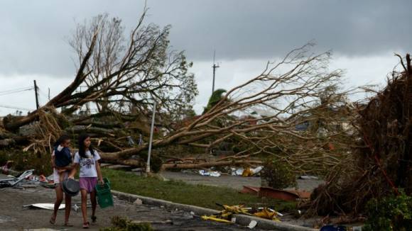 Ascienden a 10 mil los fallecidos por el tifón Haiyan Ascienden a 10 mil los fallecidos por el tifón Haiyan