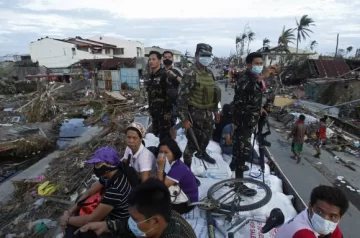 Caos y hambre en suelo filipino Caos y hambre en suelo filipino