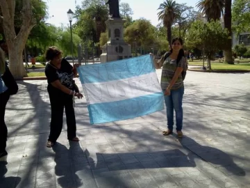 Camila ya mueve la cabeza para responder preguntas Camila ya mueve la cabeza para responder preguntas