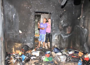 Ardió una casa y creen que fue por una travesura Ardió una casa y creen que fue por una travesura