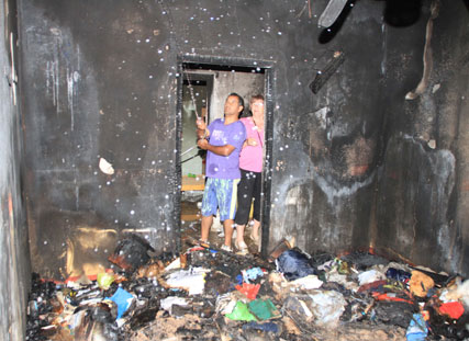 Ardió una casa y creen que fue por una travesura Ardió una casa y creen que fue por una travesura