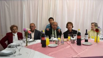 Ochenta velitas para Edith Silva Ochenta velitas para Edith Silva