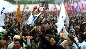 Con polémica, culminó el Encuentro de Mujeres y el año que viene se muda a Salta Con polémica, culminó el Encuentro de Mujeres y el año que viene se muda a Salta
