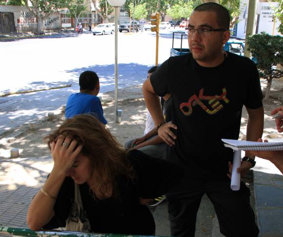 Dejan $8.000 en su camioneta y les roban Dejan $8.000 en su camioneta y les roban