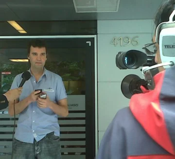 Buscan que Gioja pueda estar de pie Buscan que Gioja pueda estar de pie