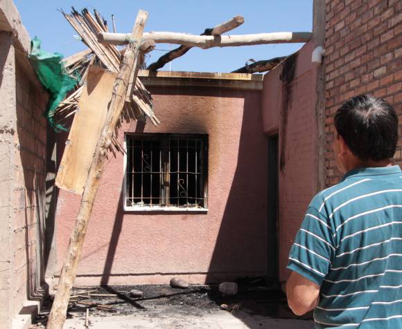 Queman una casa y sigue la tensión por el joven muerto Queman una casa y sigue la tensión por el joven muerto