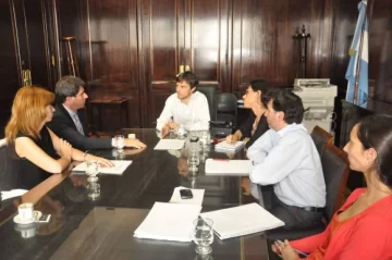 Acuerdan un sistema de trabajo para facilitar la importación de insumos a las empresas locales Acuerdan un sistema de trabajo para facilitar la importación de insumos a las empresas locales