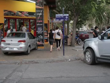 Casi lincharon a un remisero tras un choque Casi lincharon a un remisero tras un choque