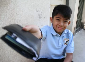 Con 7 años halló $8.000 y se los llevó al dueño Con 7 años halló $8.000 y se los llevó al dueño