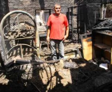 El hombre desocupado y padre de cuatro hijos recibió ayuda tras perder todo en un incendio El hombre desocupado y padre de cuatro hijos recibió ayuda tras perder todo en un incendio