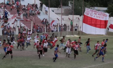 Sus hinchas lo dejaron sin ascenso Sus hinchas lo dejaron sin ascenso