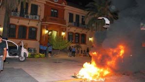 Tensión en La Rioja por protesta de la Policía Tensión en La Rioja por protesta de la Policía