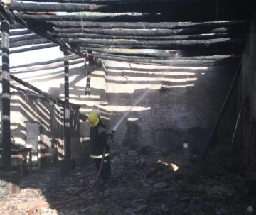 Pérdidas por $300.000 tras arder el galpón de una finca Pérdidas por $300.000 tras arder el galpón de una finca