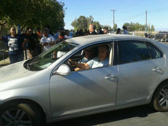 Un desfile de funcionarios en el aeroclub Un desfile de funcionarios en el aeroclub