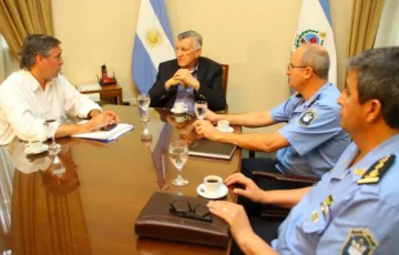 Gioja recibió a la cúpula policial y le dio su apoyo Gioja recibió a la cúpula policial y le dio su apoyo