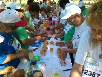 Cumplió 92 años y festejó con un sánguche enorme Cumplió 92 años y festejó con un sánguche enorme