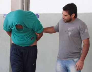 Se resiste con cuchillo, igual cae Se resiste con cuchillo, igual cae