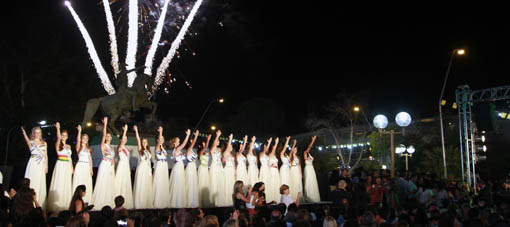 Más de 20 mil personas disfrutaron de la noche inaugural de la Fiesta Nacional del Sol Más de 20 mil personas disfrutaron de la noche inaugural de la Fiesta Nacional del Sol