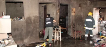 Falleció un niño de tres años en un incendio: estaba solo con su hermanita en la vivienda Falleció un niño de tres años en un incendio: estaba solo con su hermanita en la vivienda