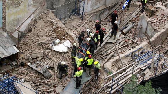 Derrumbe fatal en obra en demolición Derrumbe fatal en obra en demolición