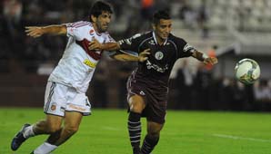 Lanús derrotó al Caracas y entró a la Libertadores Lanús derrotó al Caracas y entró a la Libertadores
