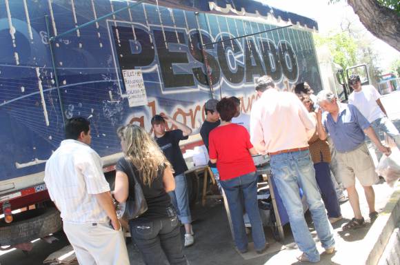 Llegó camión de pescado más barato que el 2013 Llegó camión de pescado más barato que el 2013