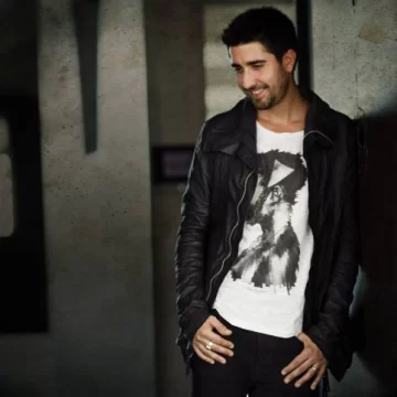 “No puedo negar que soy un romántico” “No puedo negar que soy un romántico”