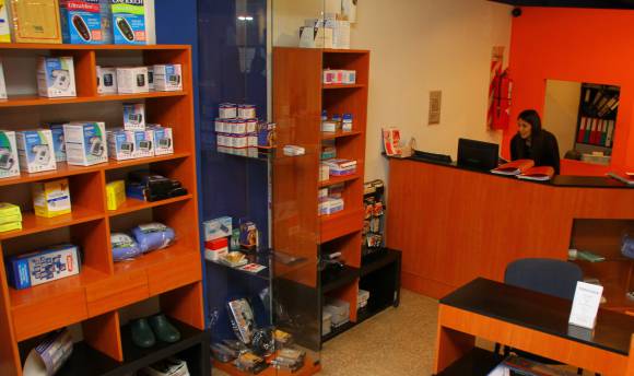 Las clínicas piden hasta descartables a los pacientes Las clínicas piden hasta descartables a los pacientes