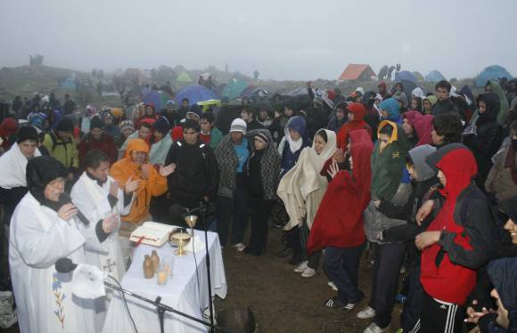Sierras Azules: los fieles subirán ladrillos a la cima Sierras Azules: los fieles subirán ladrillos a la cima