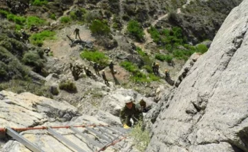 Soldados en la montaña Soldados en la montaña