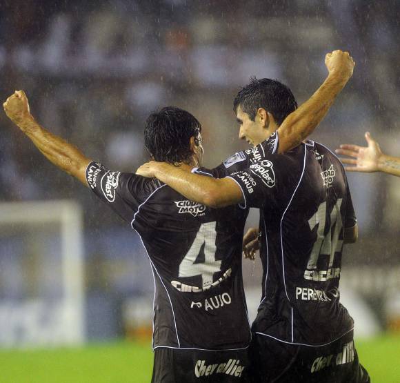 Lanús le ganó a Cerro y escaló hasta la cima Lanús le ganó a Cerro y escaló hasta la cima