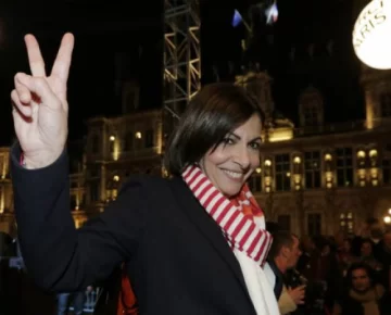 Una mujer, alcaldeza de París Una mujer, alcaldeza de París