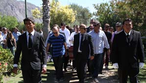 Una multitud despidió los restos de Daniel Coll Una multitud despidió los restos de Daniel Coll