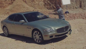 Destruyó su lujoso auto Destruyó su lujoso auto