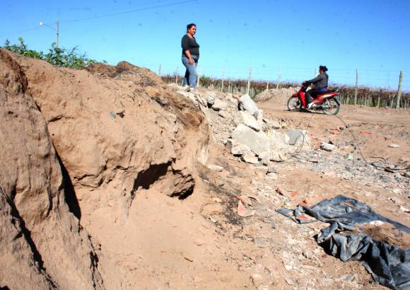 Quejas por el zanjón que se formó tras una creciente Quejas por el zanjón que se formó tras una creciente