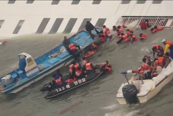 Desesperación por un naufragio fatal en Surcorea Desesperación por un naufragio fatal en Surcorea