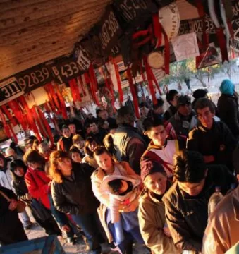 Casi 1 hora de fila para ver a la Difunta Casi 1 hora de fila para ver a la Difunta