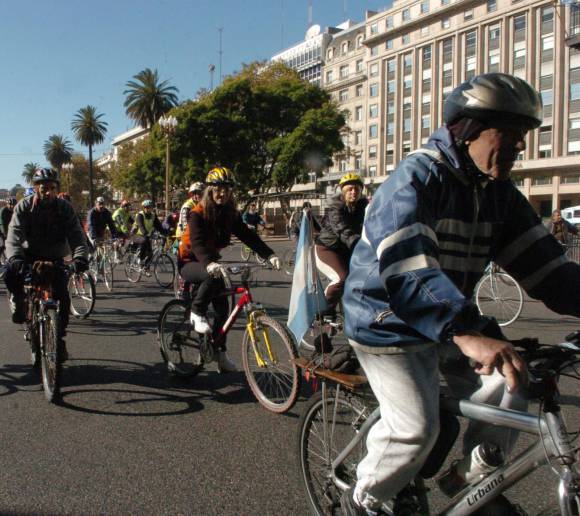 Una campaña para ir seguro en la bici Una campaña para ir seguro en la bici