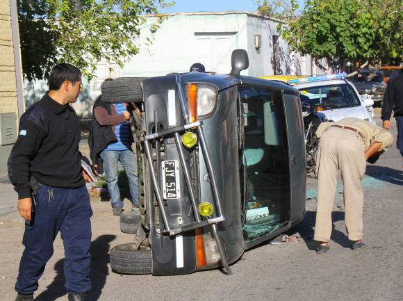 Capital: dos choques dejan tres personas lesionadas Capital: dos choques dejan tres personas lesionadas