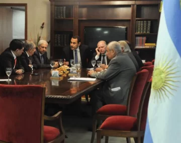 Encuentro político en busca de apoyo a la Ley del Mosto Encuentro político en busca de apoyo a la Ley del Mosto