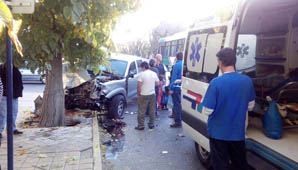 Espectacular accidente en pleno centro dejó tres heridos Espectacular accidente en pleno centro dejó tres heridos
